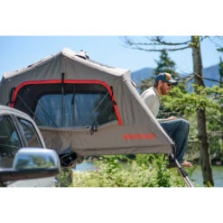 Yakima SkyRise HD Tent - Medium Heavy-Duty 4 Season Rooftop Tent 8007437 -Roof Rack Shop skyrise hd medium2